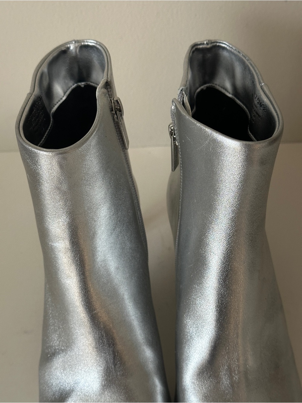 NEW Vince Camuto Quinley Silver Leather Pointed-Toe Women's Ankle Booties Sz 7.5 - Picture 6 of 12